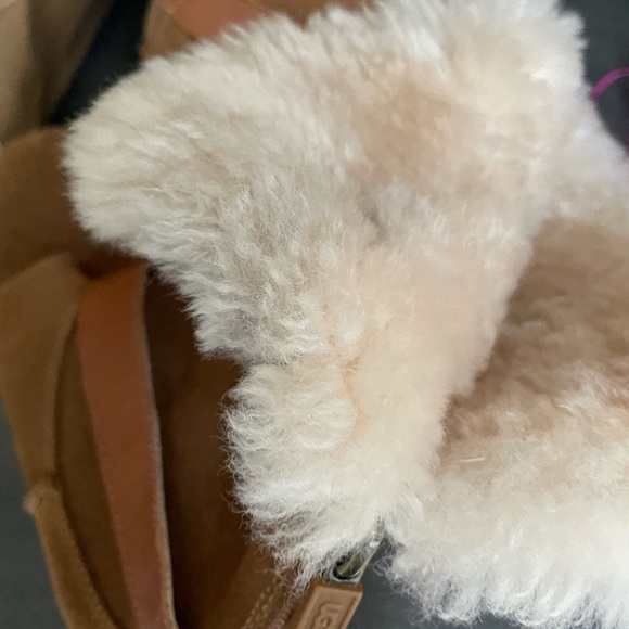 UGG NESSA Geuine Suede Leather Belted Bootie, US 3 EUC, Easy on-off w/zipper - Picture 7 of 9